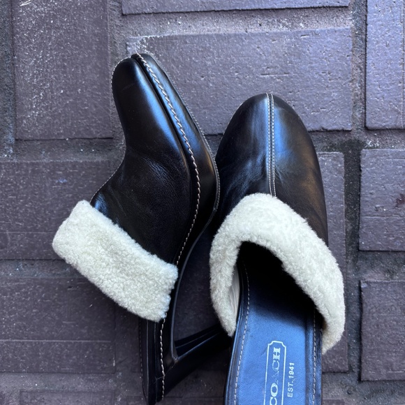 SOLD Vintage coach heels - Picture 2 of 4